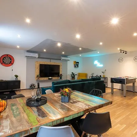 Vibe House
